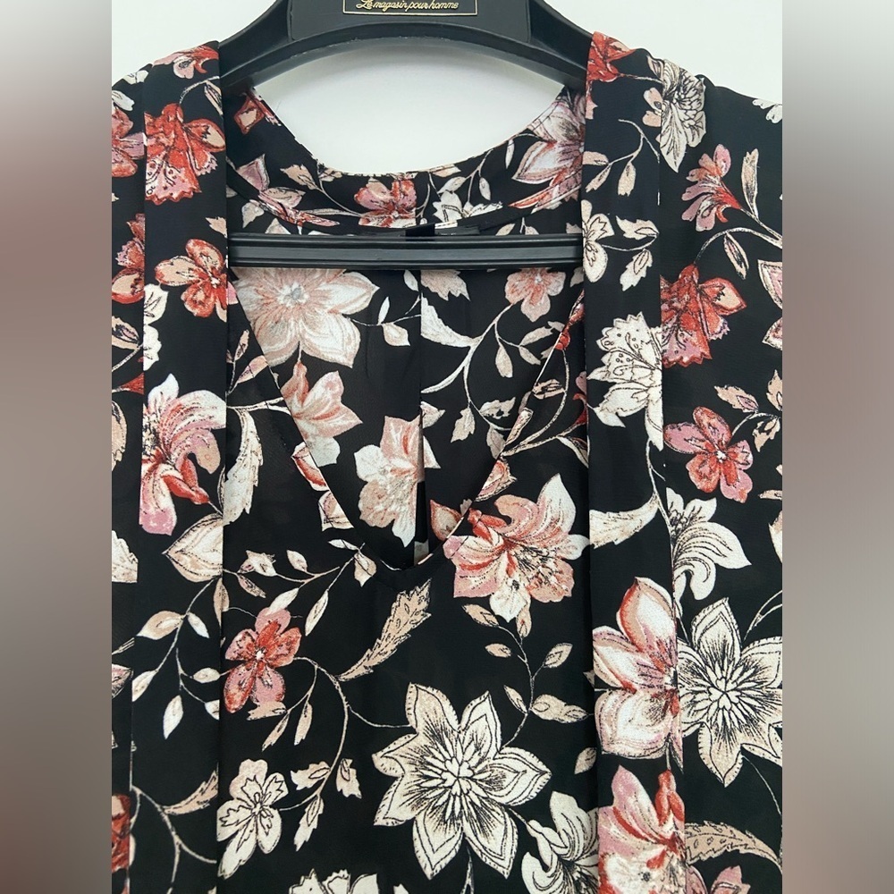 🤍🩵2 FOR $15🩵🤍 Dynamite floral blouse with tie neck - Picture 6 of 9